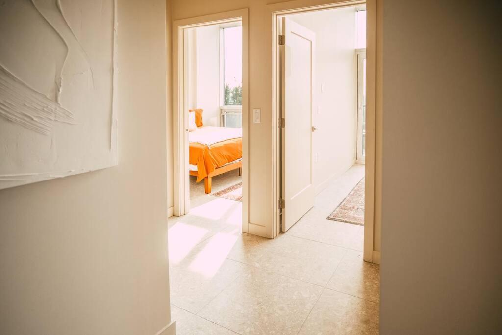 New Luxury 2Br Penthouse Apt In Central Халифакс Екстериор снимка