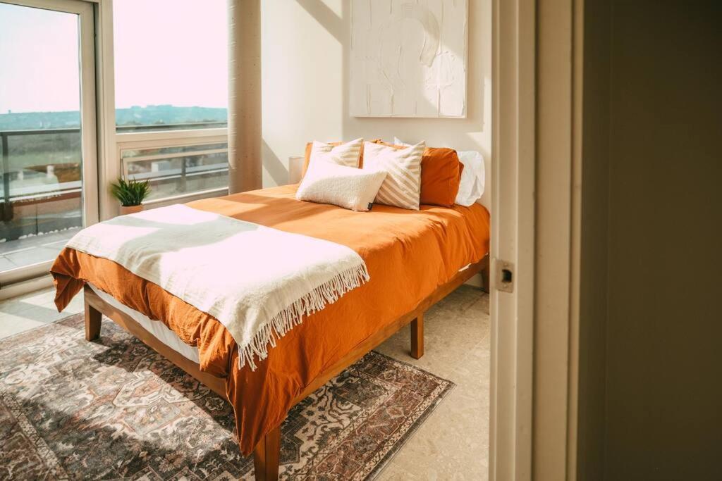 New Luxury 2Br Penthouse Apt In Central Халифакс Екстериор снимка