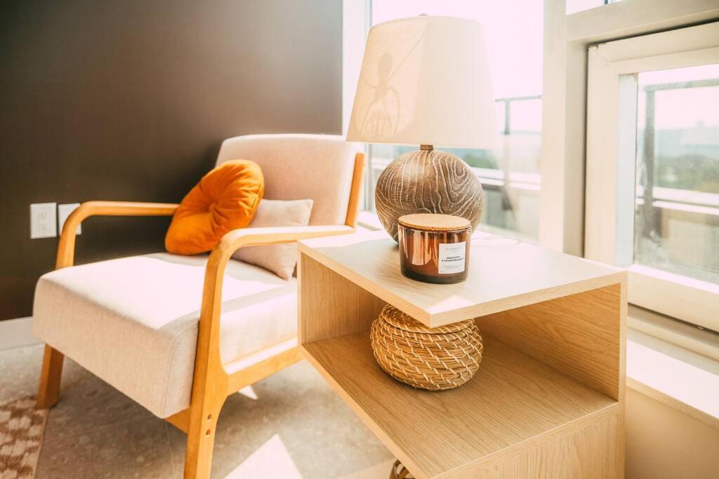 New Luxury 2Br Penthouse Apt In Central Халифакс Екстериор снимка